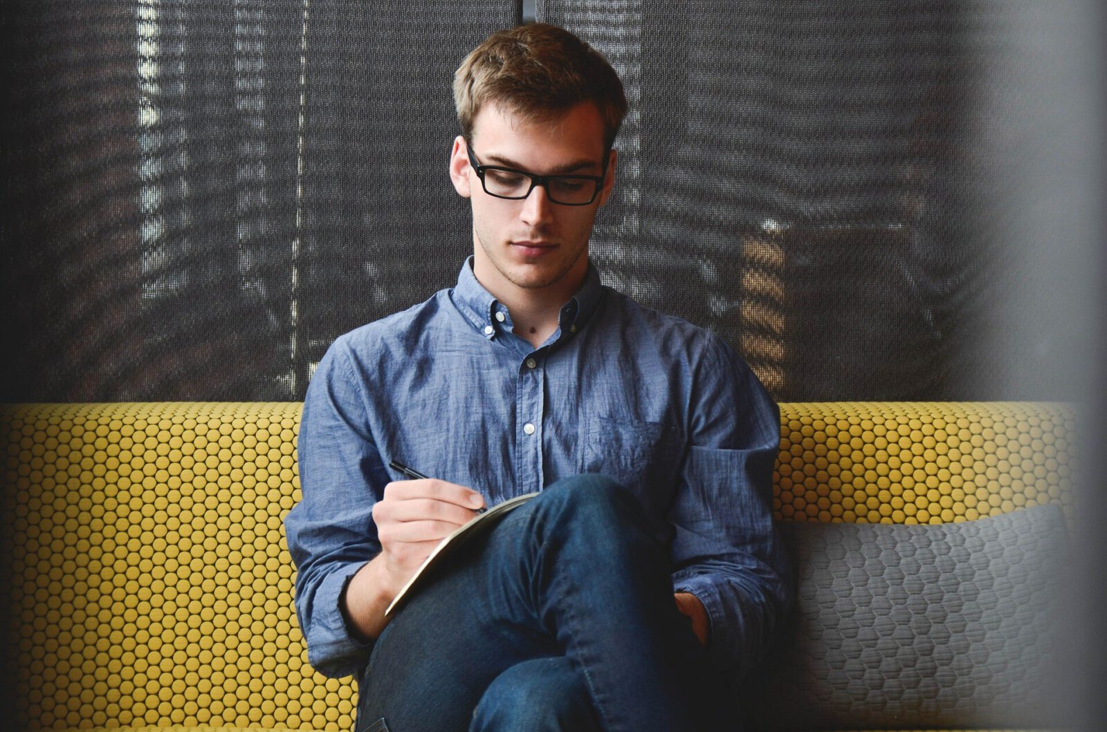 Mehr über den Artikel erfahren Aller Anfang ist schwer: Tipps für den Berufsstart