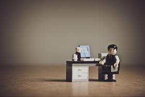 Mehr über den Artikel erfahren Frust im Job? Das muss nicht sein!